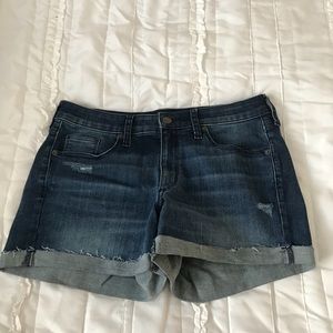 Cute jean shorts!!